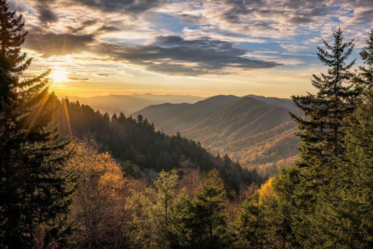 Wow Views!!-Mountain Escape-Outdoor Pool-Close To Downtown-Wifi-Cable-Private Balcony Gatlinburg Exteriér fotografie